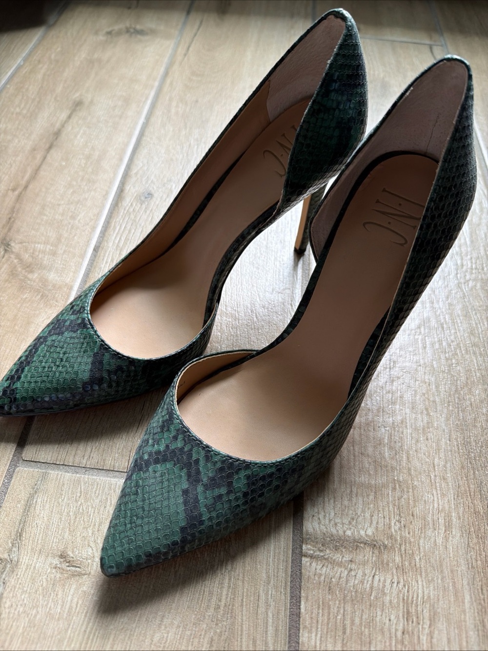 INC International Concepts green snakeskin print pointed toe pumps size 8